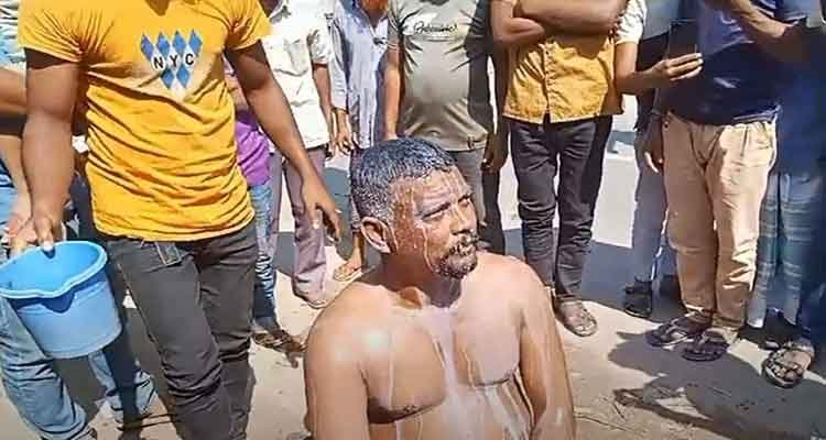 দুধ দিয়ে গোসল: ক্ষোভে রাজনীতি ছাড়লেন যুবলীগ নেতা