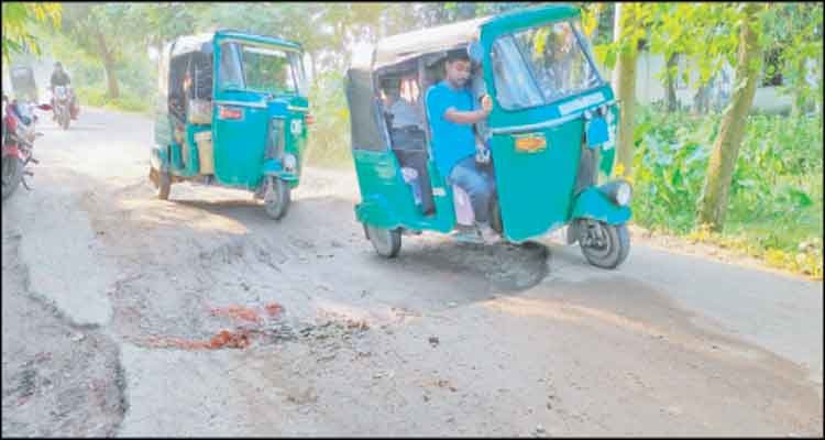 নবীগঞ্জে সড়কের বেহাল দশা