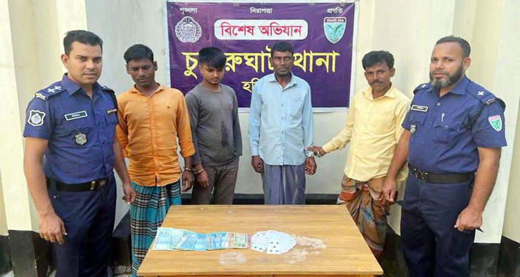 ইটভাটায় জুয়ার আসর: খেলার সরঞ্জামসহ গ্রে*ফ*তা*র ৪