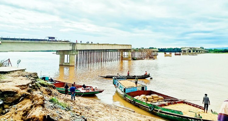 নিদিষ্ট সময়েও শেষ হয়নি শাহ আরেফিন মৈত্রী সেতু কাজ