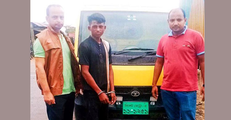 ৭ লাখ টাকার চোরাই ভারতীয় চিনি, পিকআপসহ আটক ১