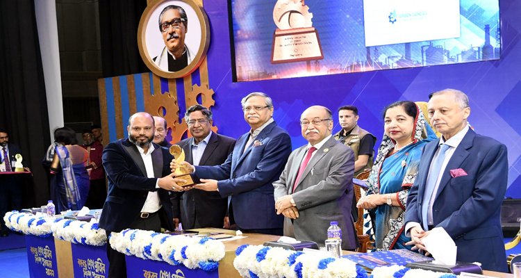 ‘বঙ্গবন্ধু শেখ মুজিব শিল্প পুরস্কার’ পেলেন এবিএম গ্রুপের চেয়ারম্যান সেলিম