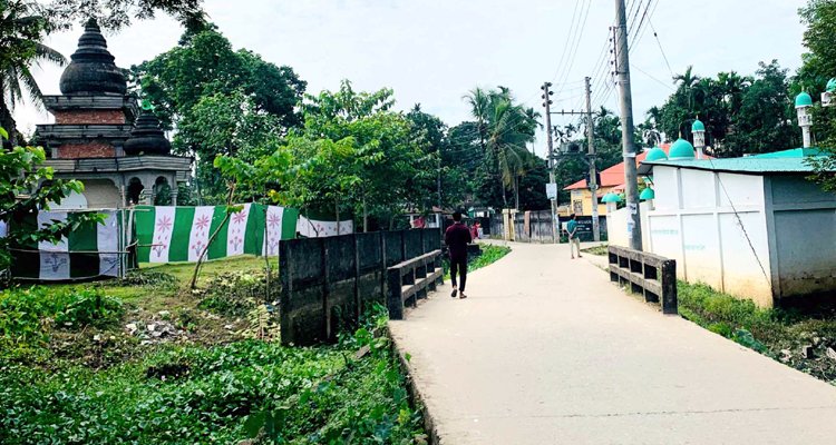 মসজিদ-মন্দির পাশাপাশি, সম্প্রীতির বন্ধনে জগন্নাথপুর