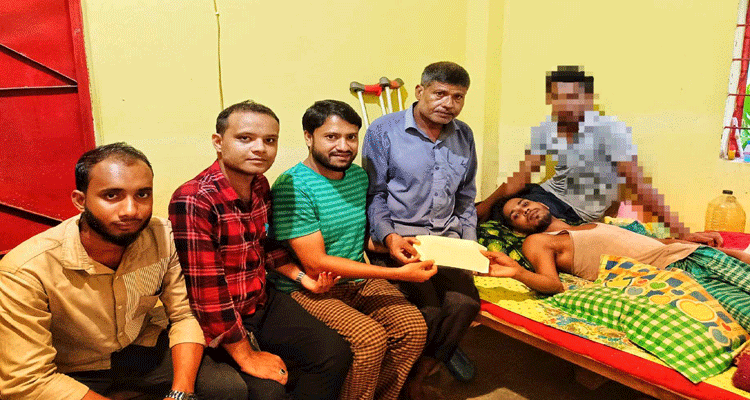 বড়লেখায় সড়ক দুর্ঘটনায় পঙ্গুত্ব বরণকারীকে নিসচার আর্থিক অনুদান
