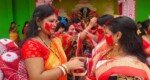 যে কারণে বিজয়া দশমীতে সিঁদুর খেলা হয়
