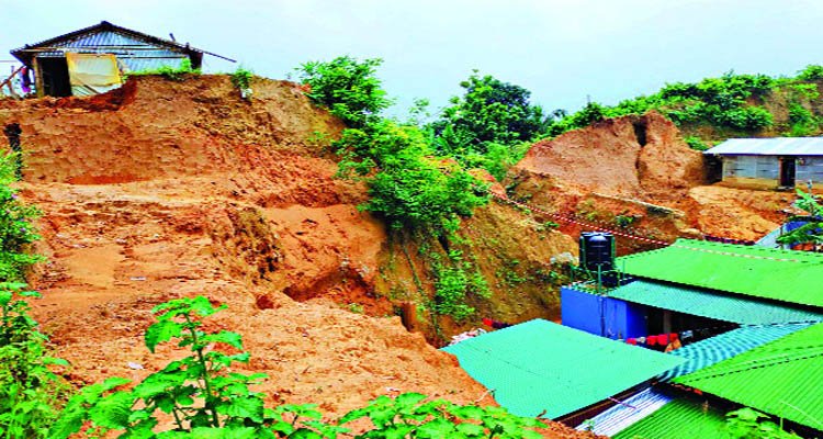 টিলার পাদদেশে ১০ হাজার পরিবারের ঝুঁকিতে বসবাস