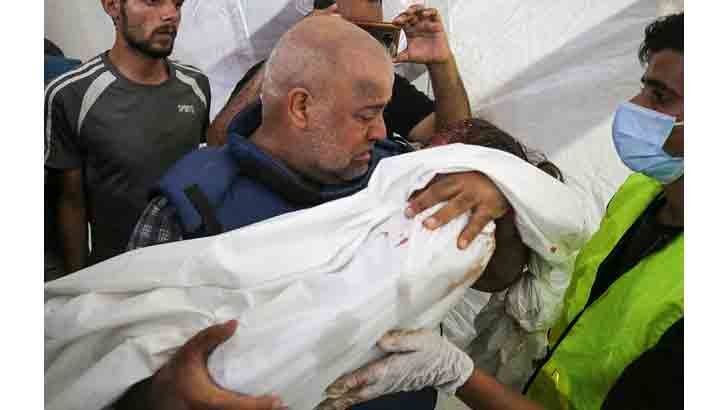 ইসরাইলের হামলায় আল জাজিরার সাংবাদিকের স্ত্রী ও দুই সন্তান নি হ ত