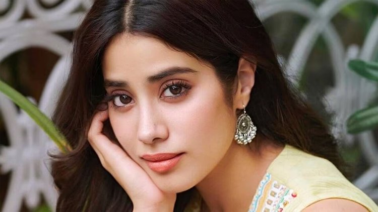 যে কারণে অভিনয় ছাড়তে চেয়েছিলেন জাহ্নবী