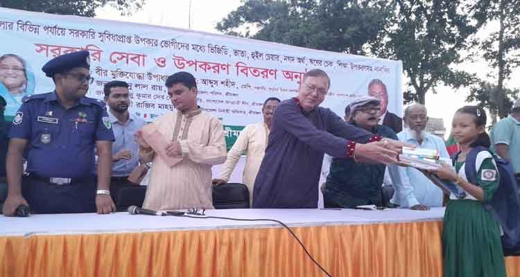 শ্রীমঙ্গলে সরকারি সেবা ও উপকরণ বিতরণ