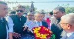 স্থানীয় সরকার মন্ত্রীকে আনোয়ারুজ্জামান চৌধুরীর ফুলেল শুভেচ্ছা