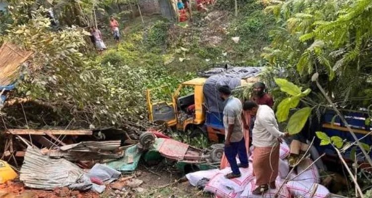ট্রাকচাপায় কলেজ ছাত্রীসহ ৫ জন নি-হ-ত