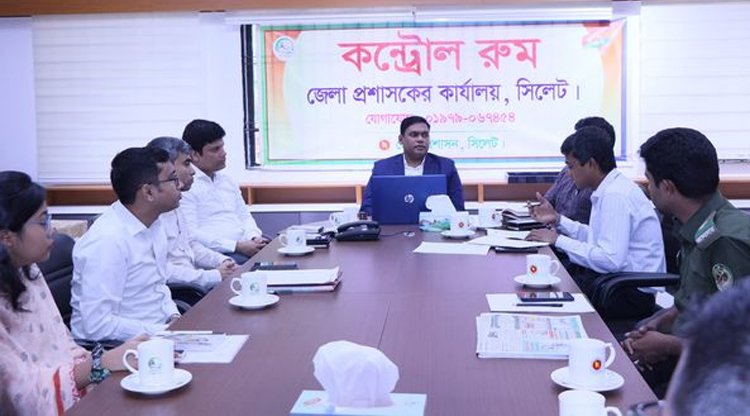 জনসাধারণের নির্বিঘ্নে চলাচলে কাজ করছে জেলা প্রশাসনের কন্ট্রোল রুম