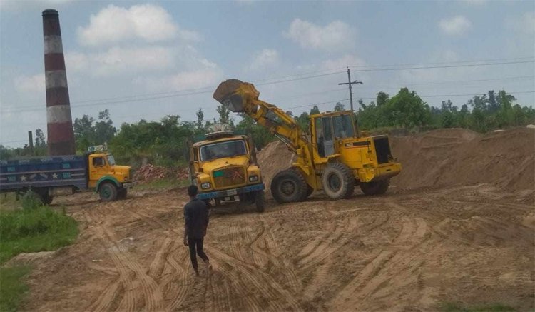 বাহুবলে লাখ টাকা জরিমানা: স্কেভেটর ও ৫০ হাজার ঘনফুট বালু জব্দ