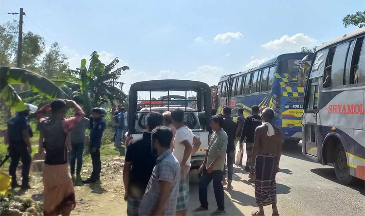 শায়েস্তাগঞ্জে হাইওয়ে পুলিশের পিকআপ-ভ্যানের ধাক্কায় আ হ ত ৭
