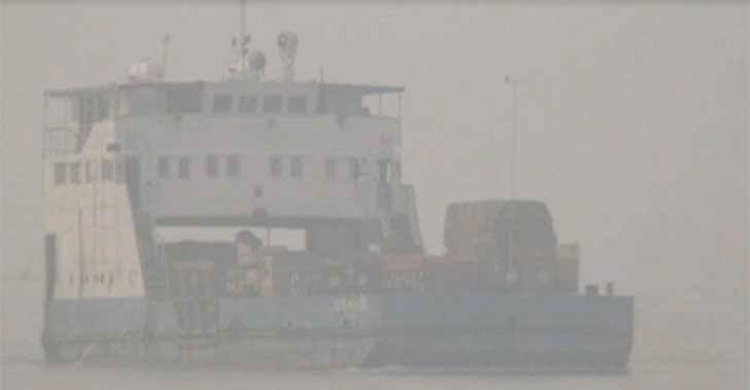 ঘন কুয়াশায় দৌলতদিয়া-পাটুরিয়া নৌরুটে ফেরি চলাচল বন্ধ