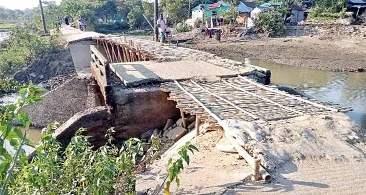 তাহিরপুরে ঝুঁকি নিয়ে ২০ গ্রামের মানুষের ভাঙা ব্রিজে পারাপার