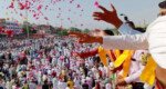 ভারতে সম্প্রীতির নজির, ঈদগাহে ফুল ছিটিয়ে মুসল্লিদের শুভেচ্ছা